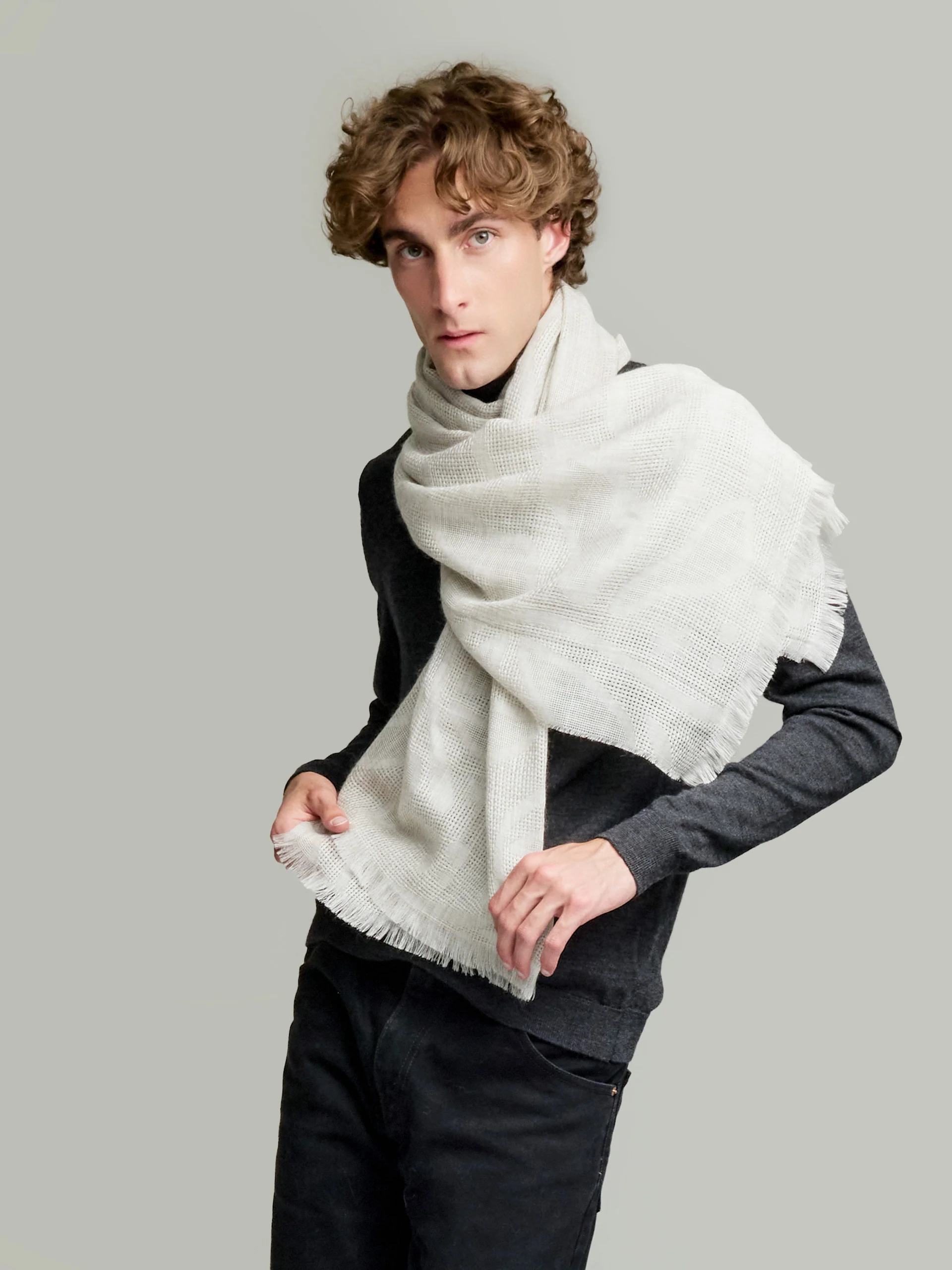 Yruma Shawl Baby Alpaca Color Grey - Image 4