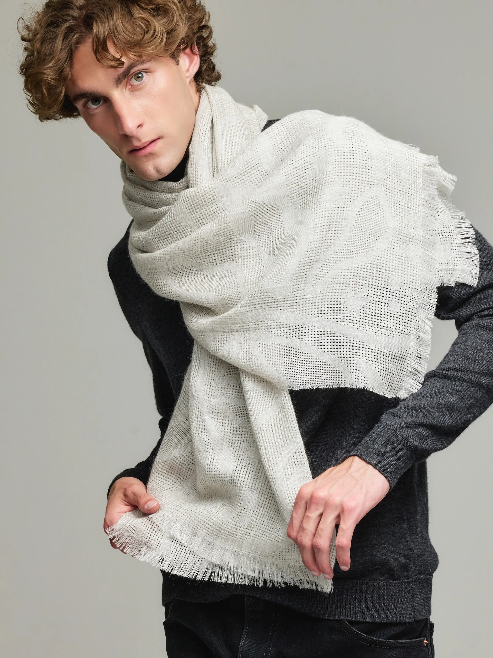 Yruma Shawl Baby Alpaca Color Grey - Image 5