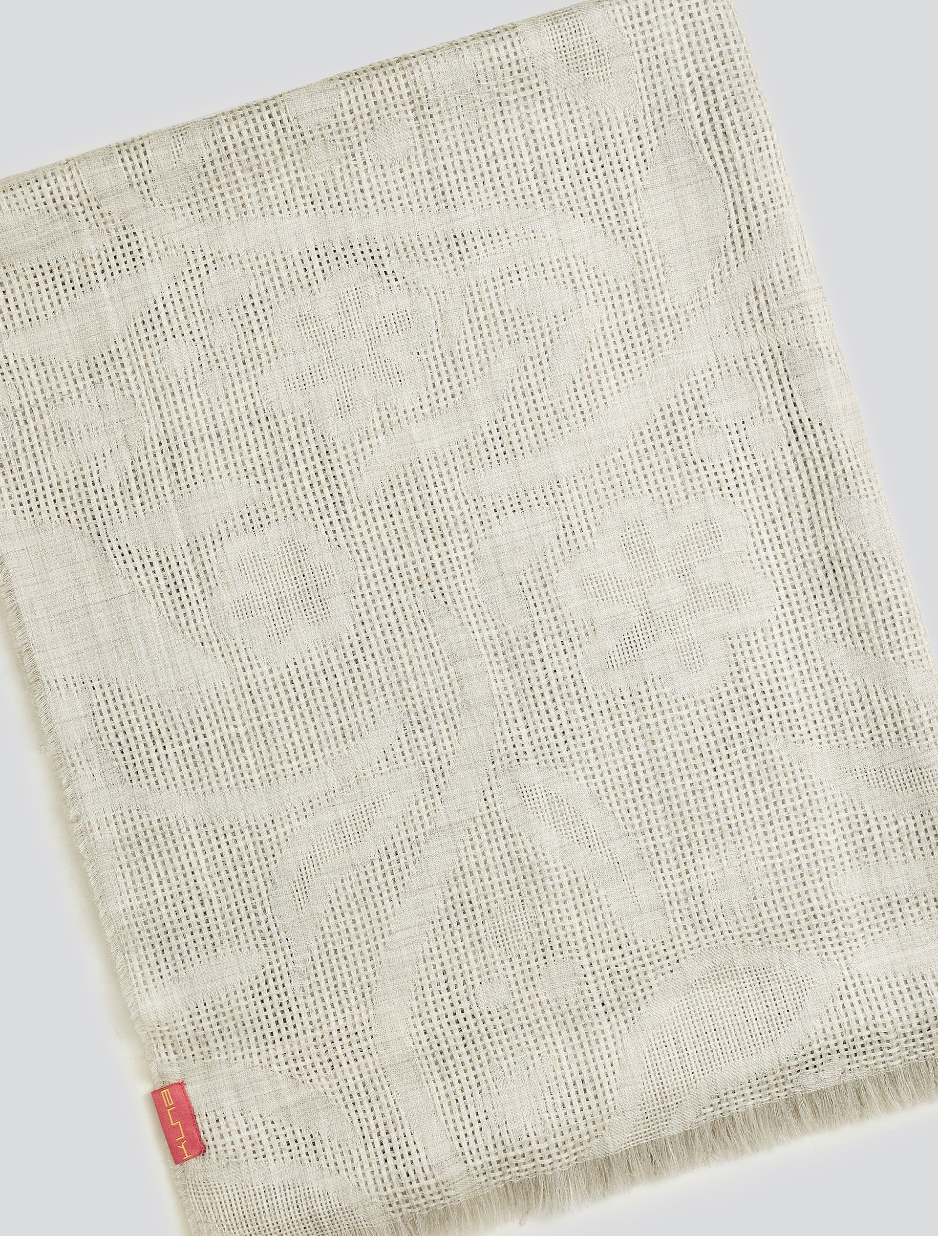 Yruma Shawl Baby Alpaca Color Grey - Image 6