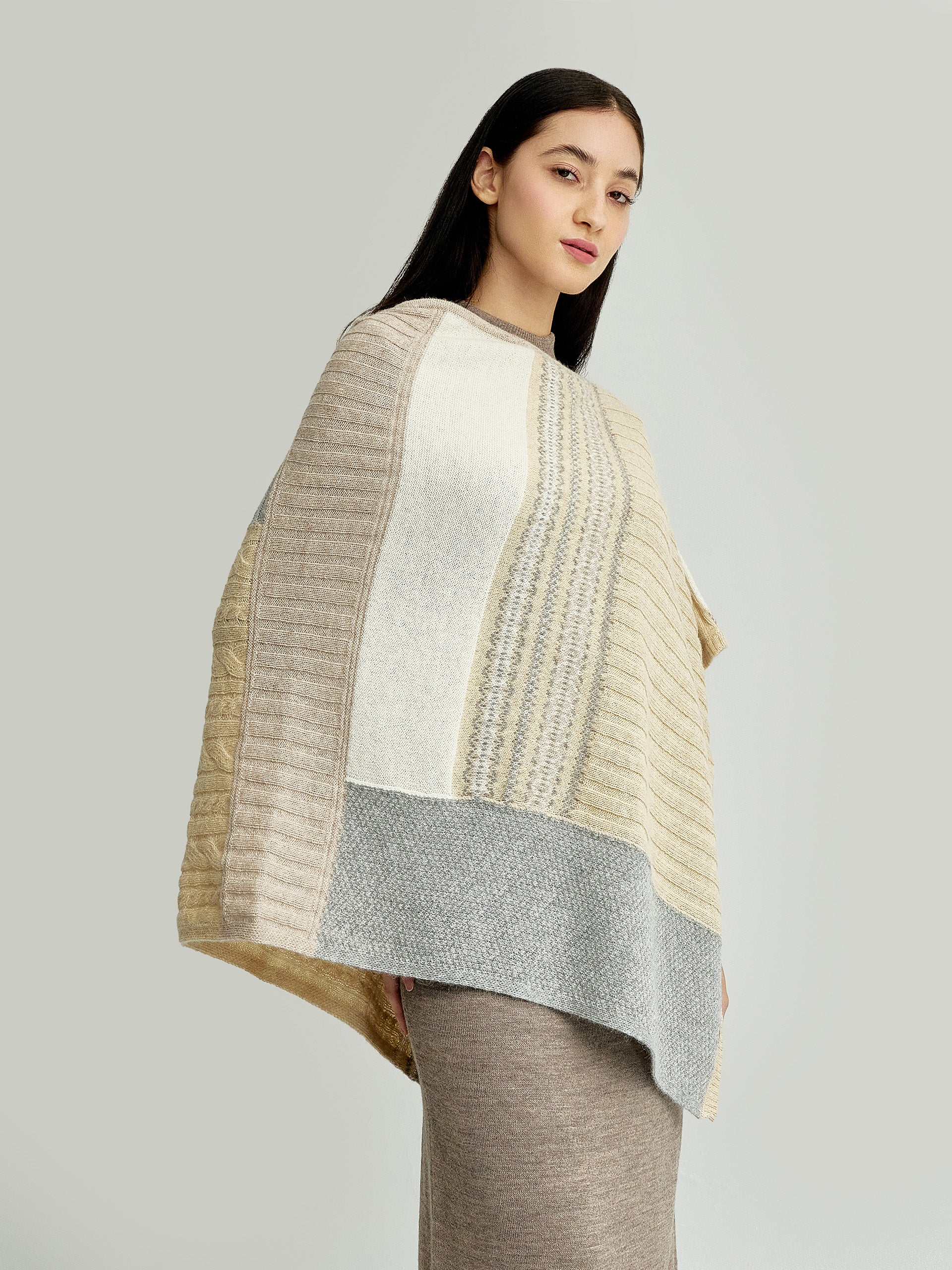 Ysadora Poncho Baby Alpaca Color Beige - Image 2