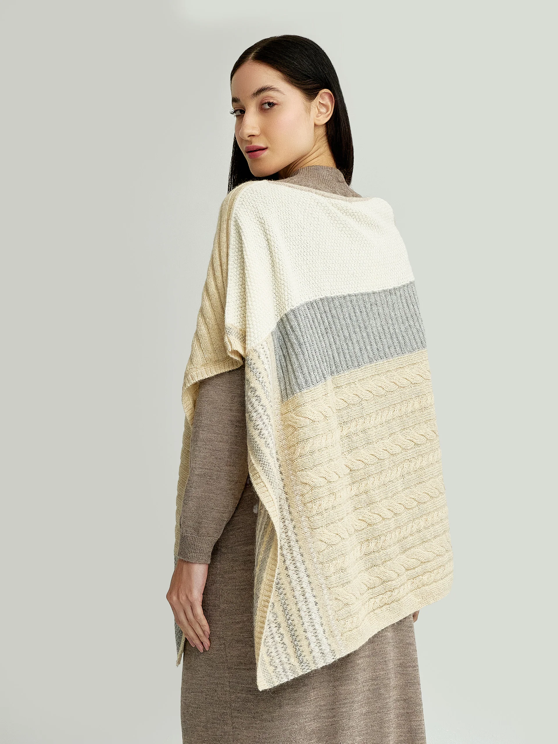 Ysadora Poncho Baby Alpaca Color Beige - Image 3