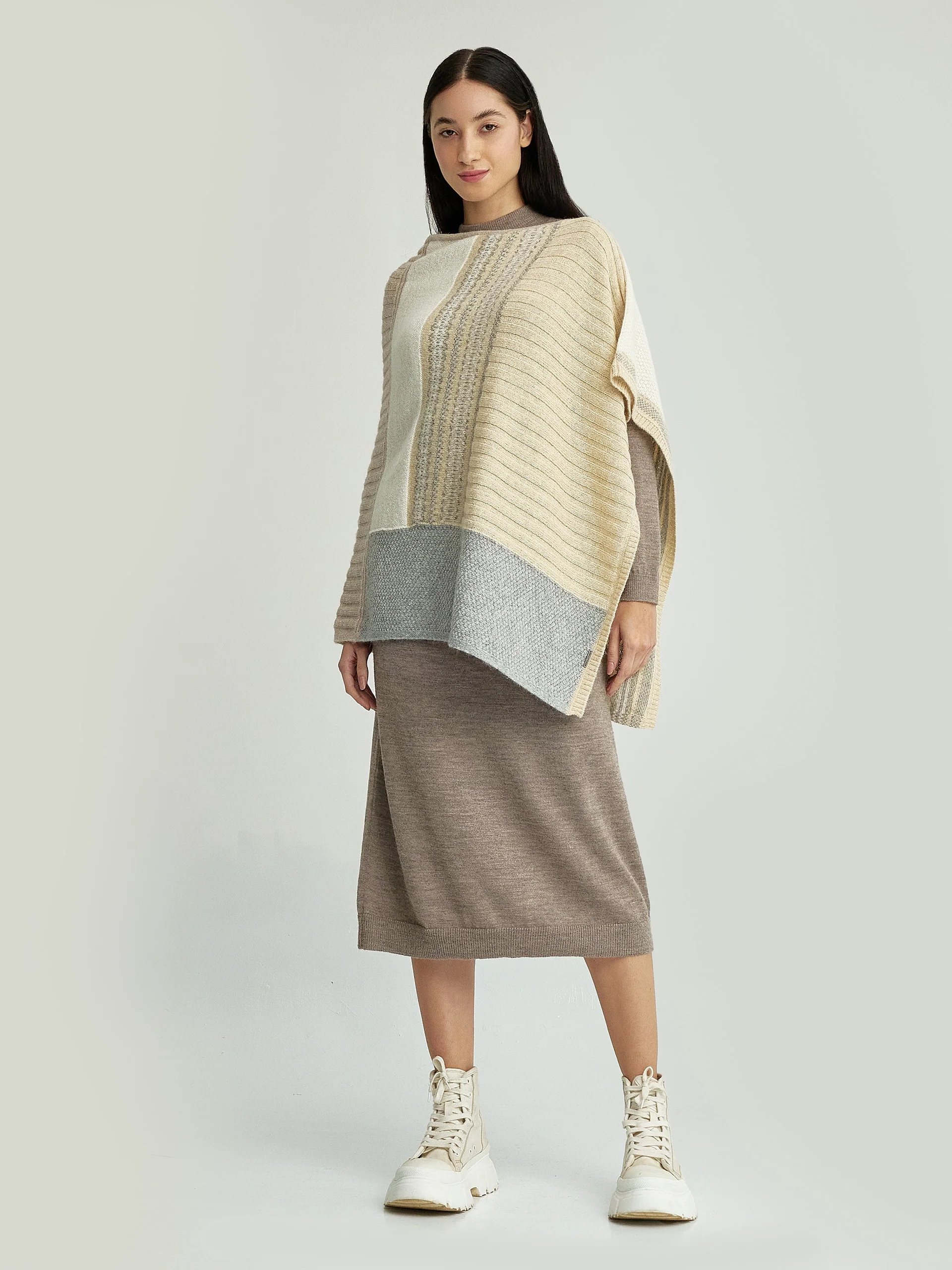 Ysadora Poncho Baby Alpaca Color Beige - Image 4