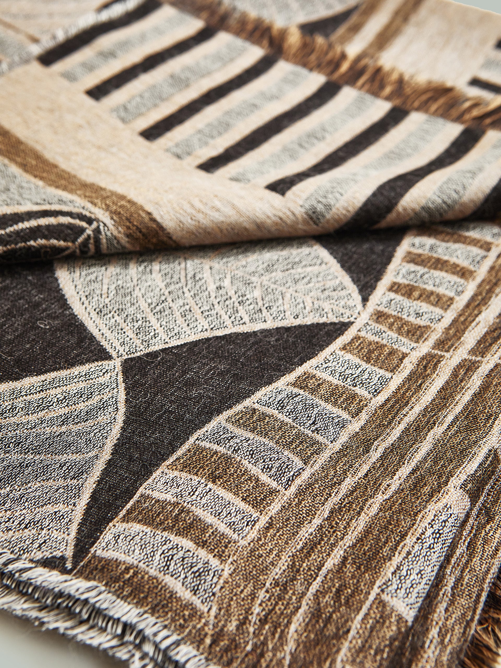 Ysiel Shawl Baby Alpaca Color Black - Image 4