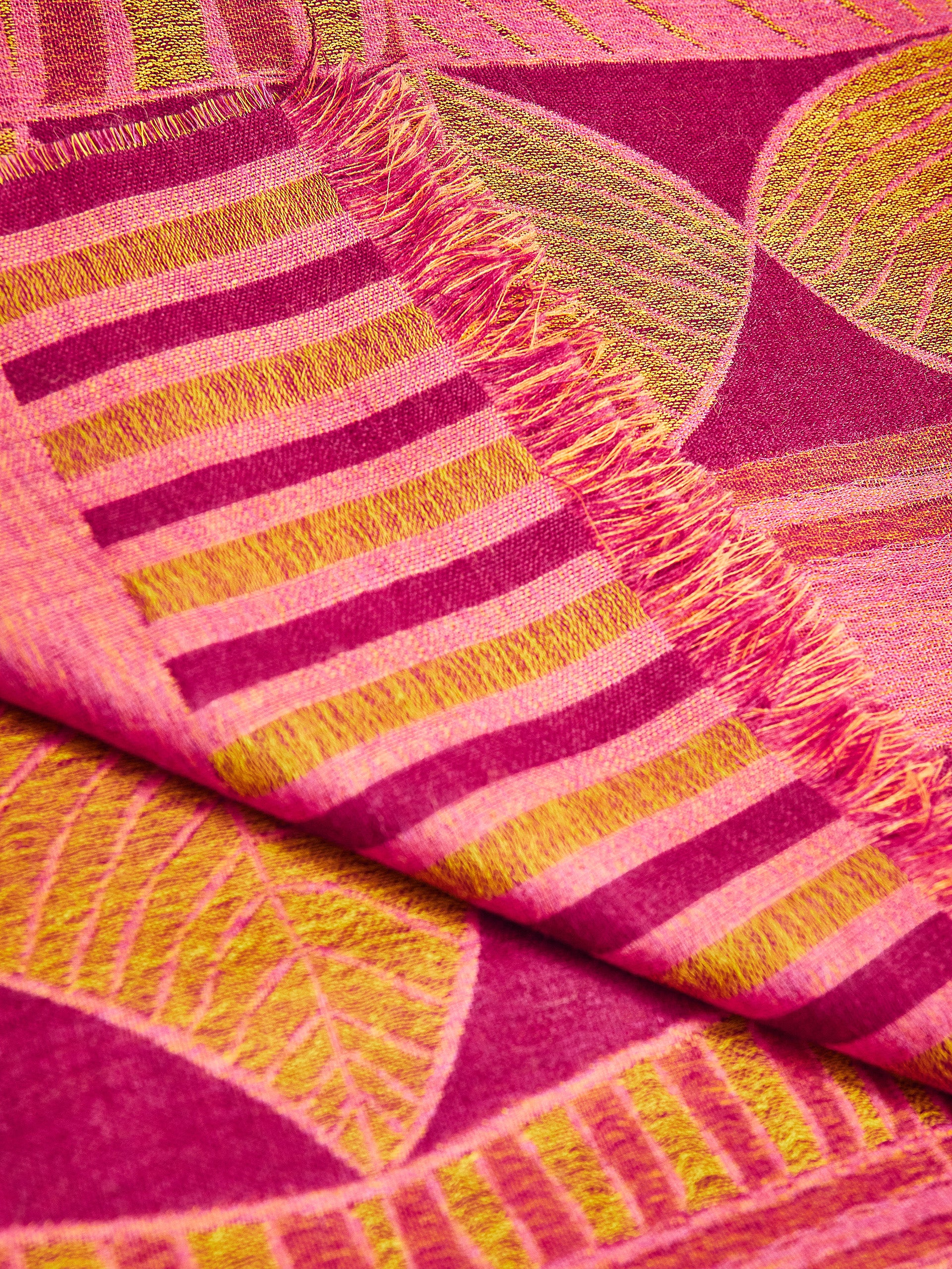 Ysiel Shawl Baby Alpaca Color Fuchsia - Image 4