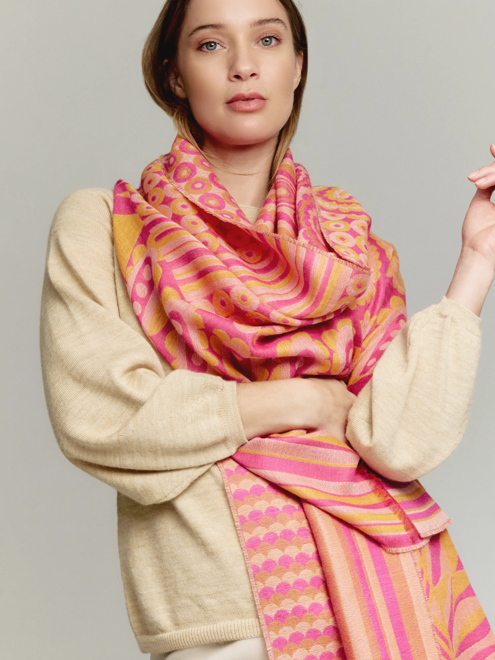 Ysily Shawl Baby Alpaca Color Fuchsia - Image 3