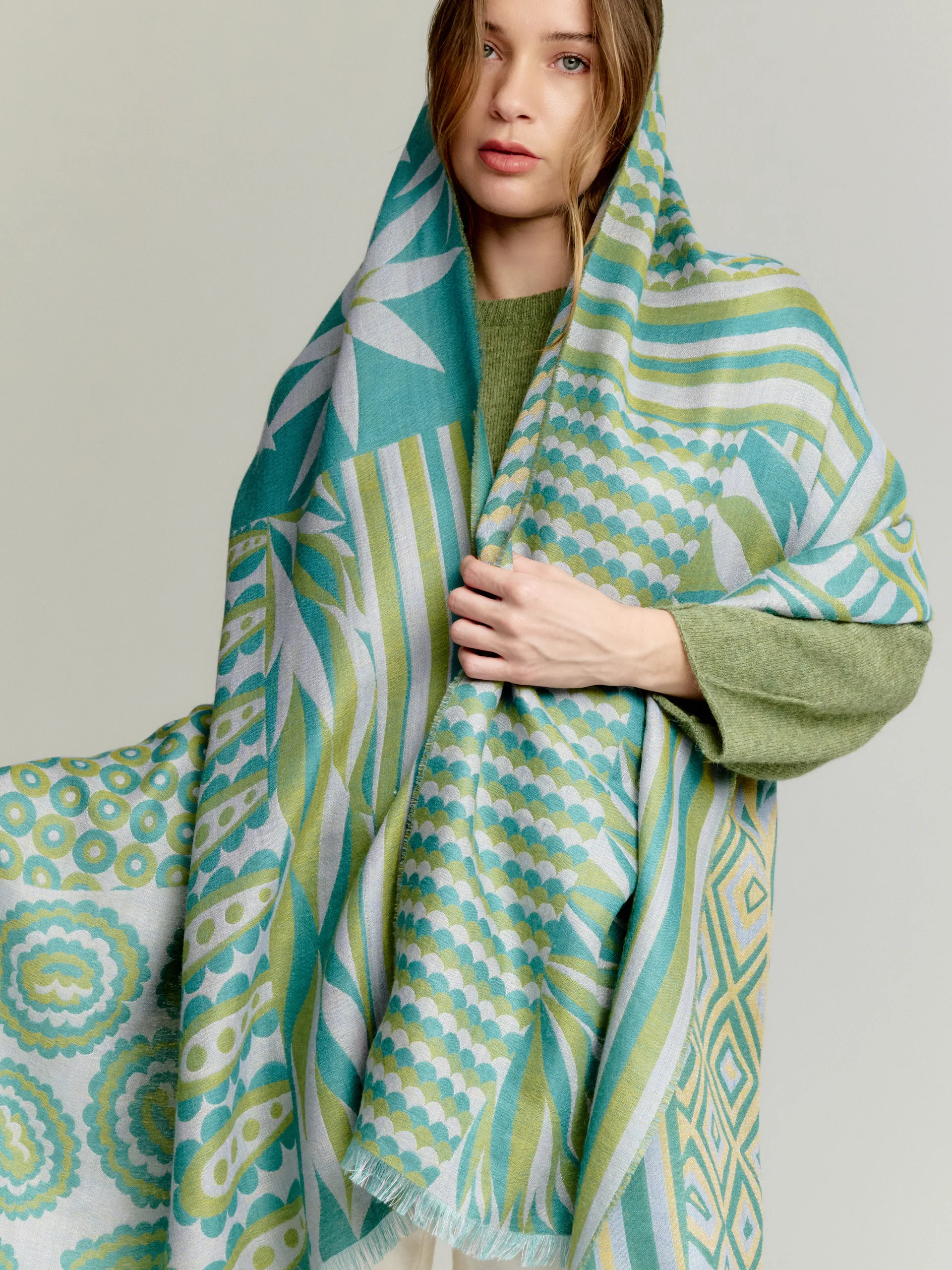 Ysily Shawl Baby Alpaca Color Green - Image 3