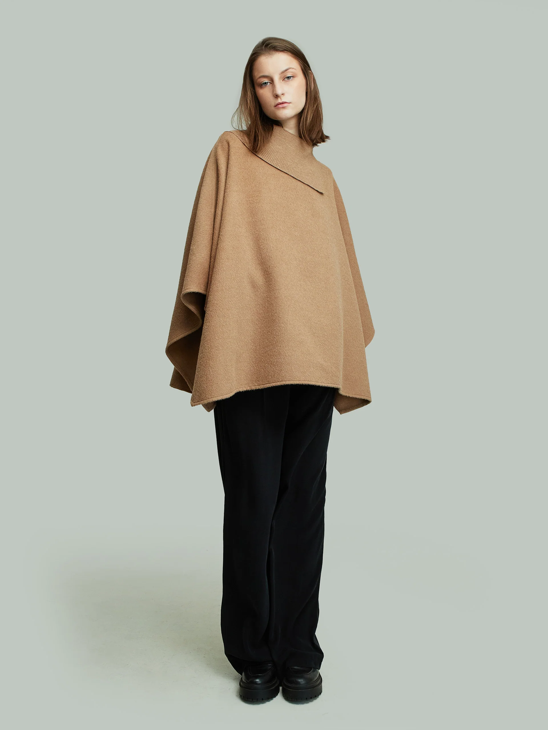 Yssey Cape Baby Alpaca Color Camel - Image 4