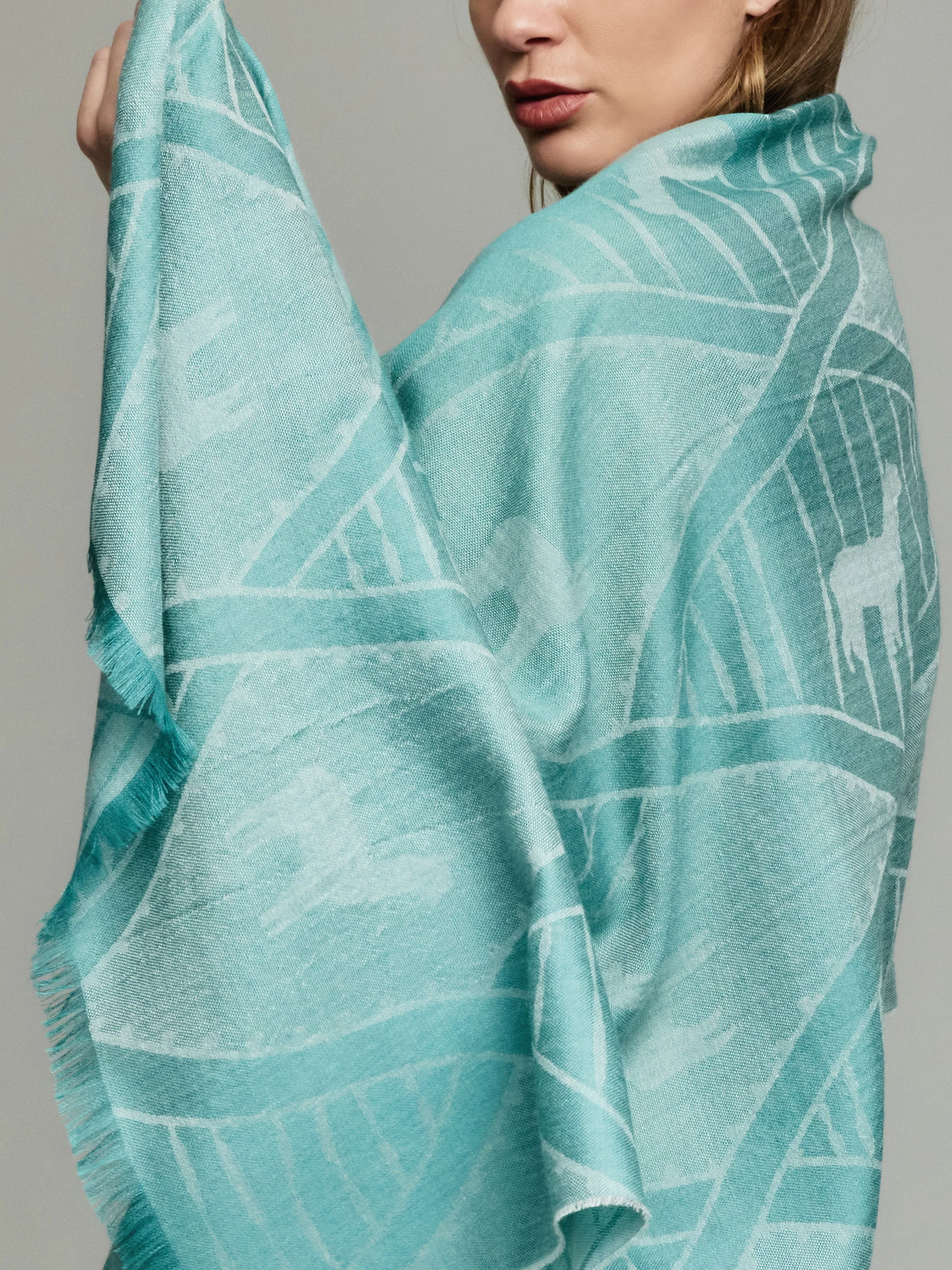 Yuca Shawl Baby Alpaca Color Green - Image 3