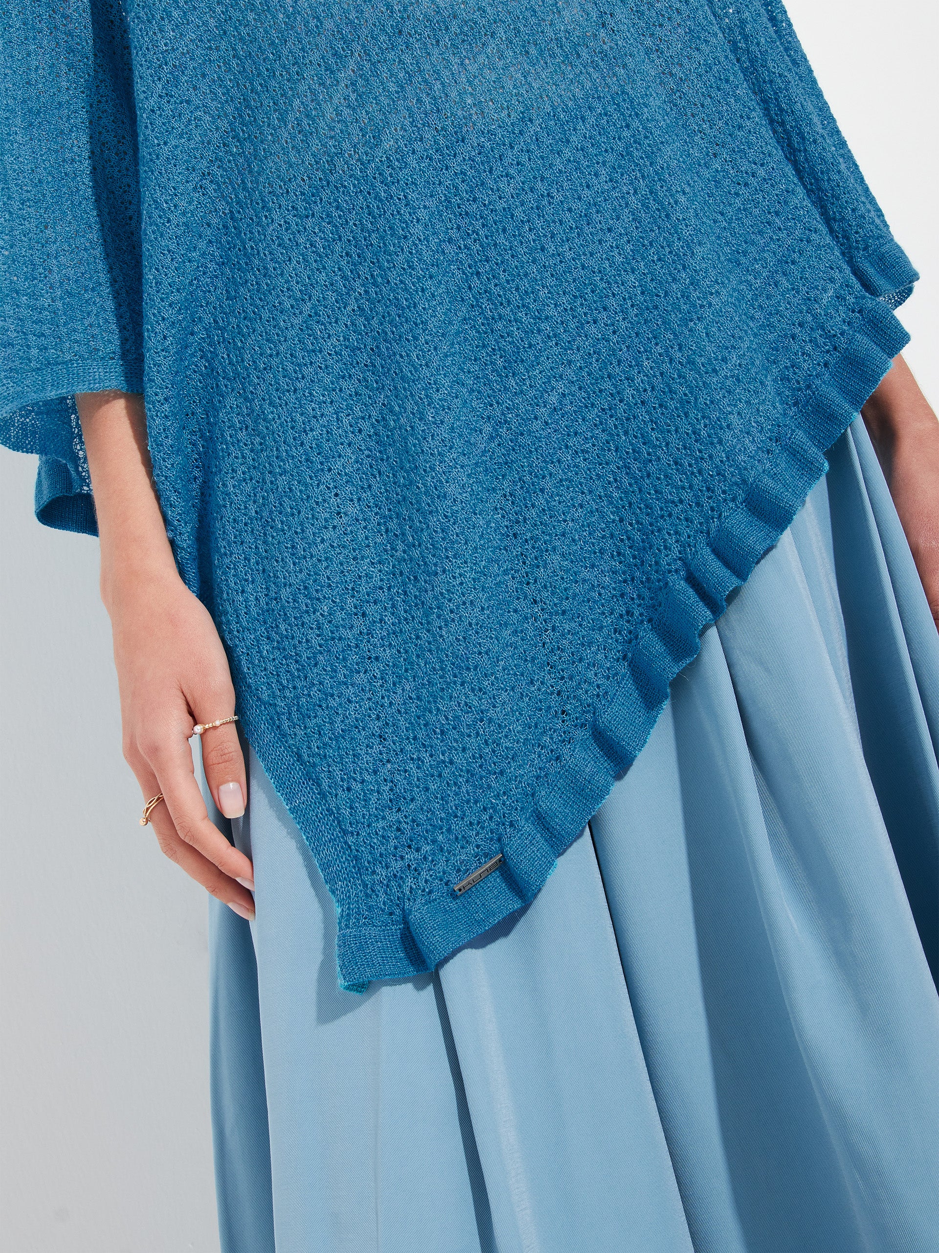 Zaeta Cape Baby Alpaca Color Blue - Image 5