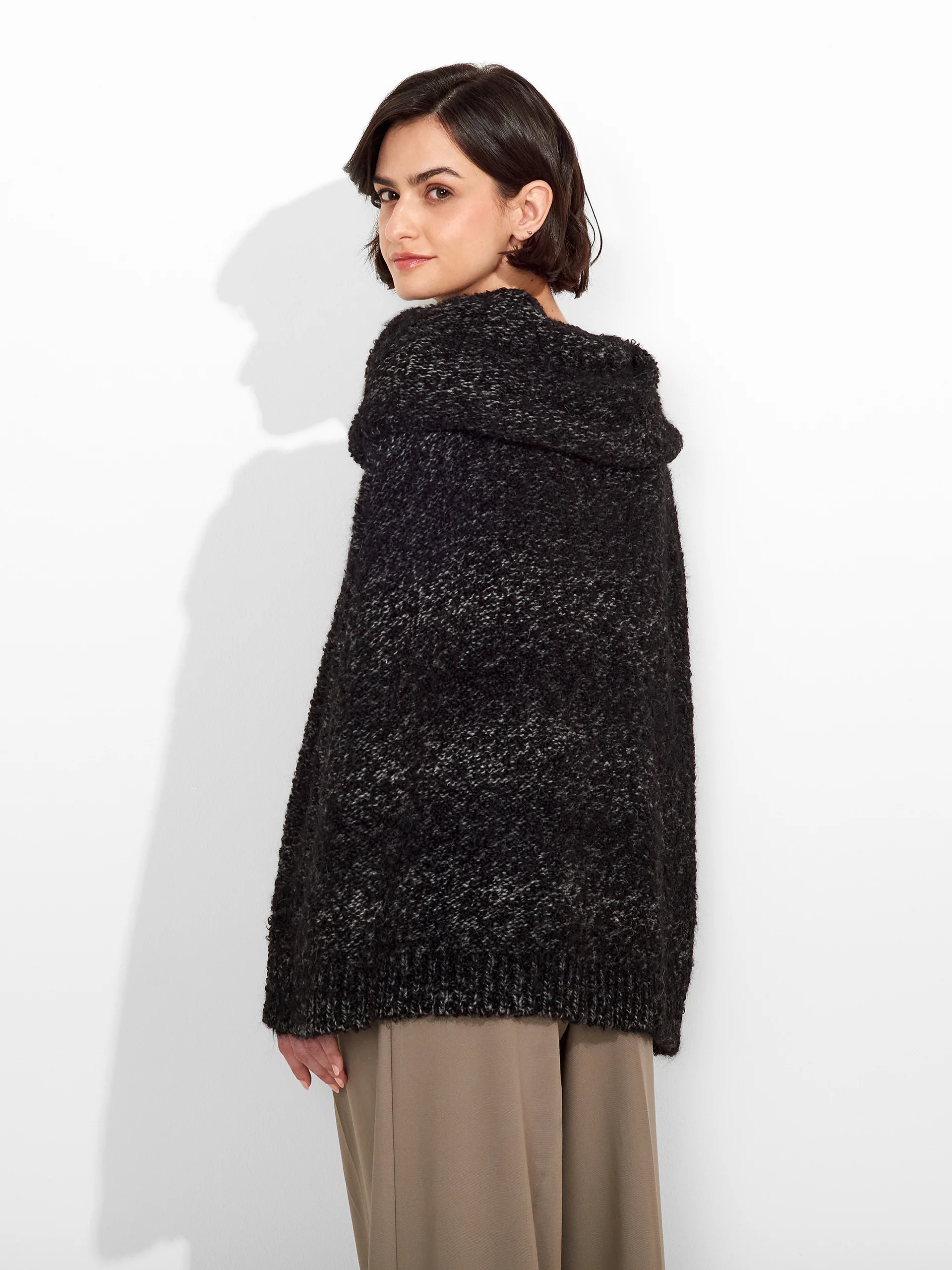 Zaira Poncho Suri Alpaca Color Black - Image 3
