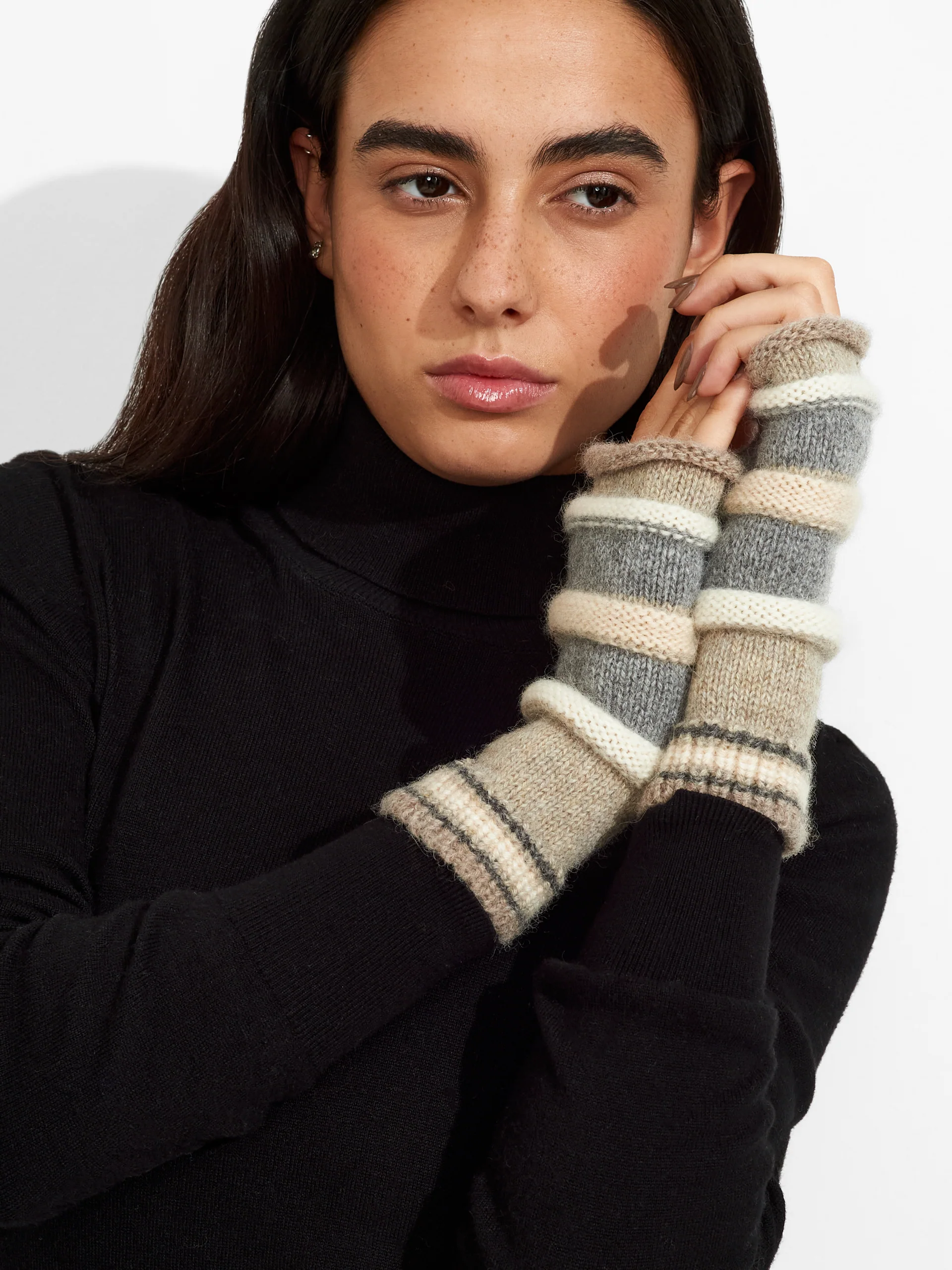 Zanni Gloves Baby Alpaca Color Beige - Image 3