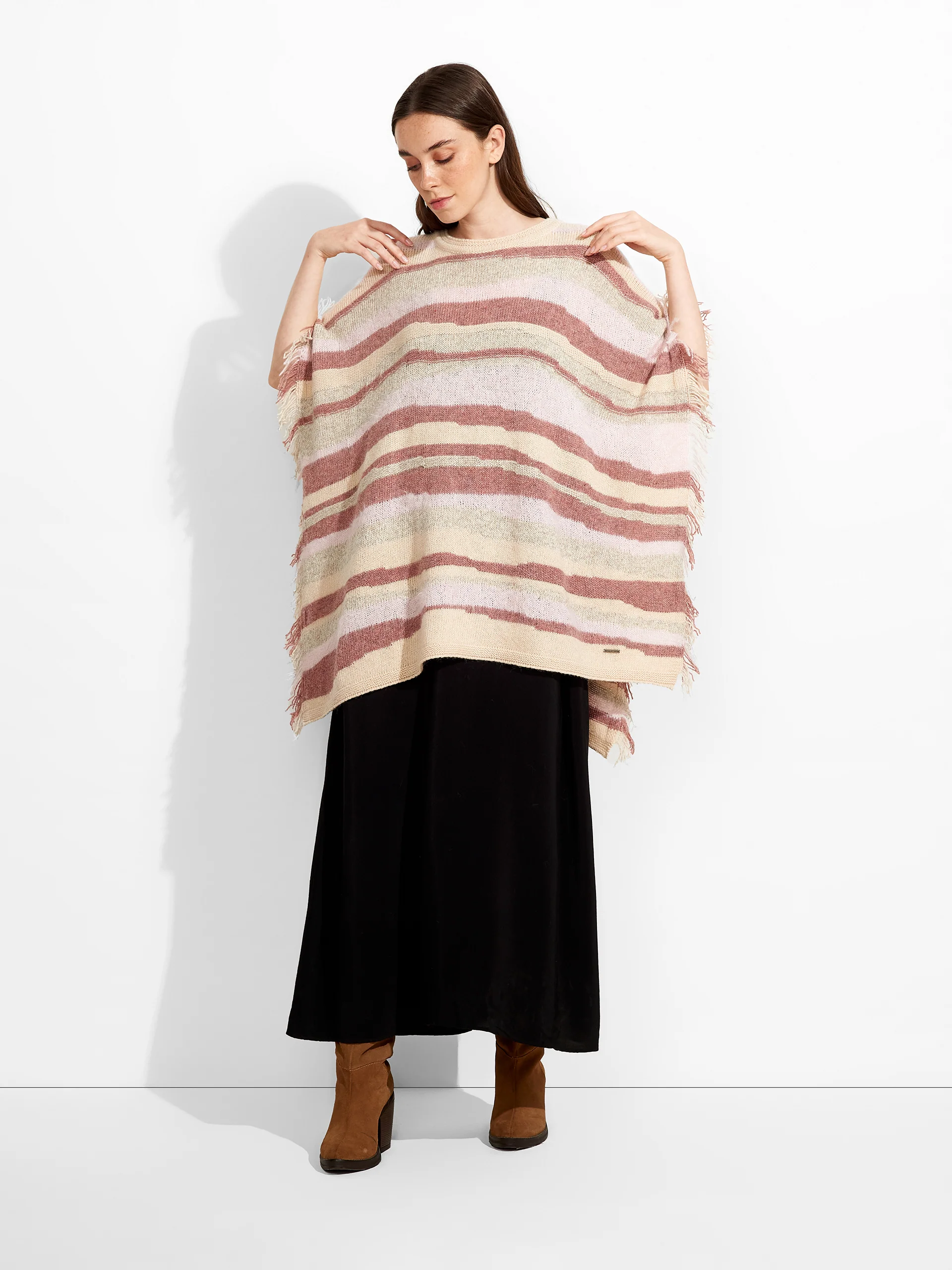 Zegovia Poncho Baby Alpaca Color Beige - Image 4