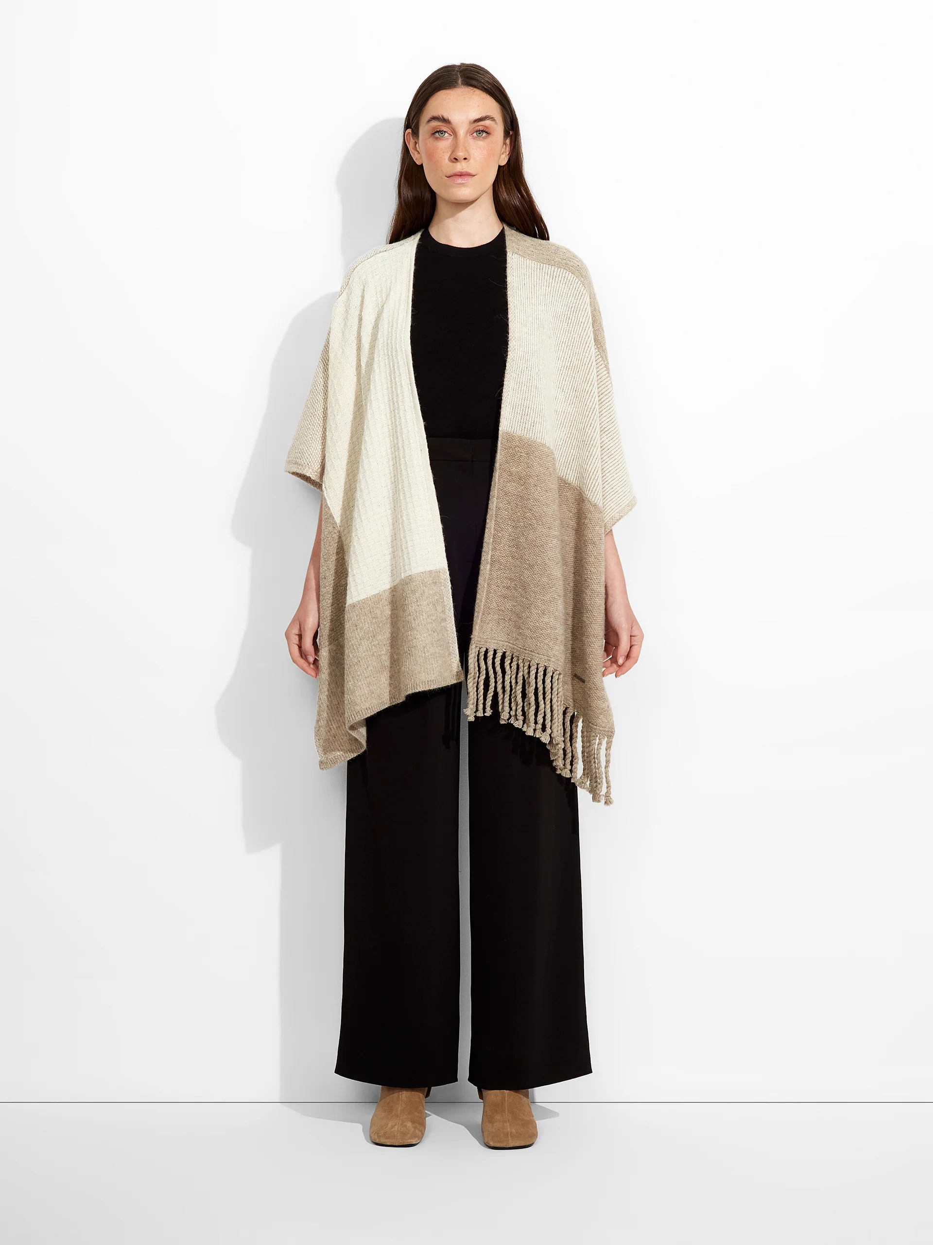 Zela Cape Baby Alpaca Color Beige - Image 3