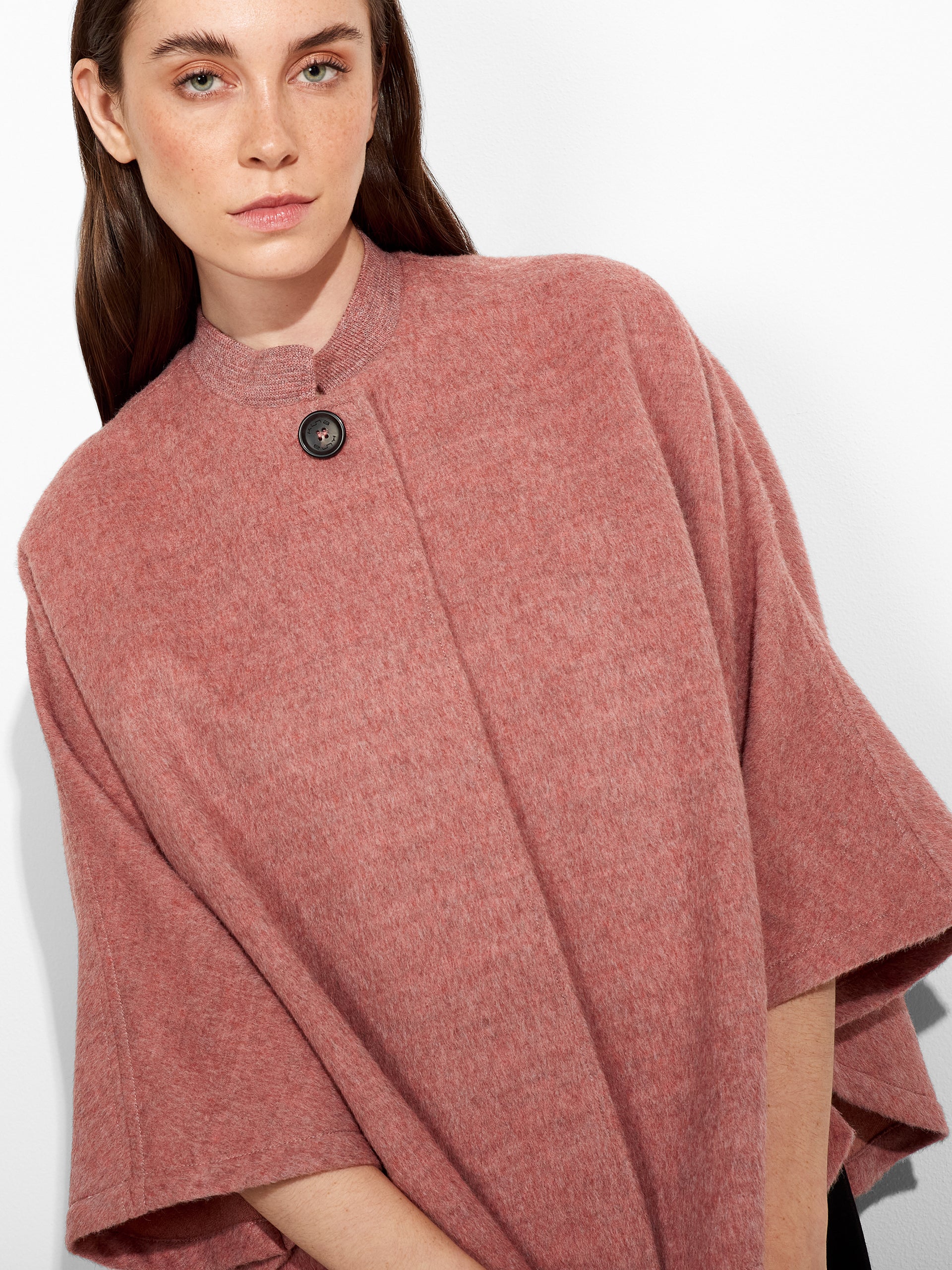 Zenzolin Cape Baby Alpaca Color Pink - Image 5