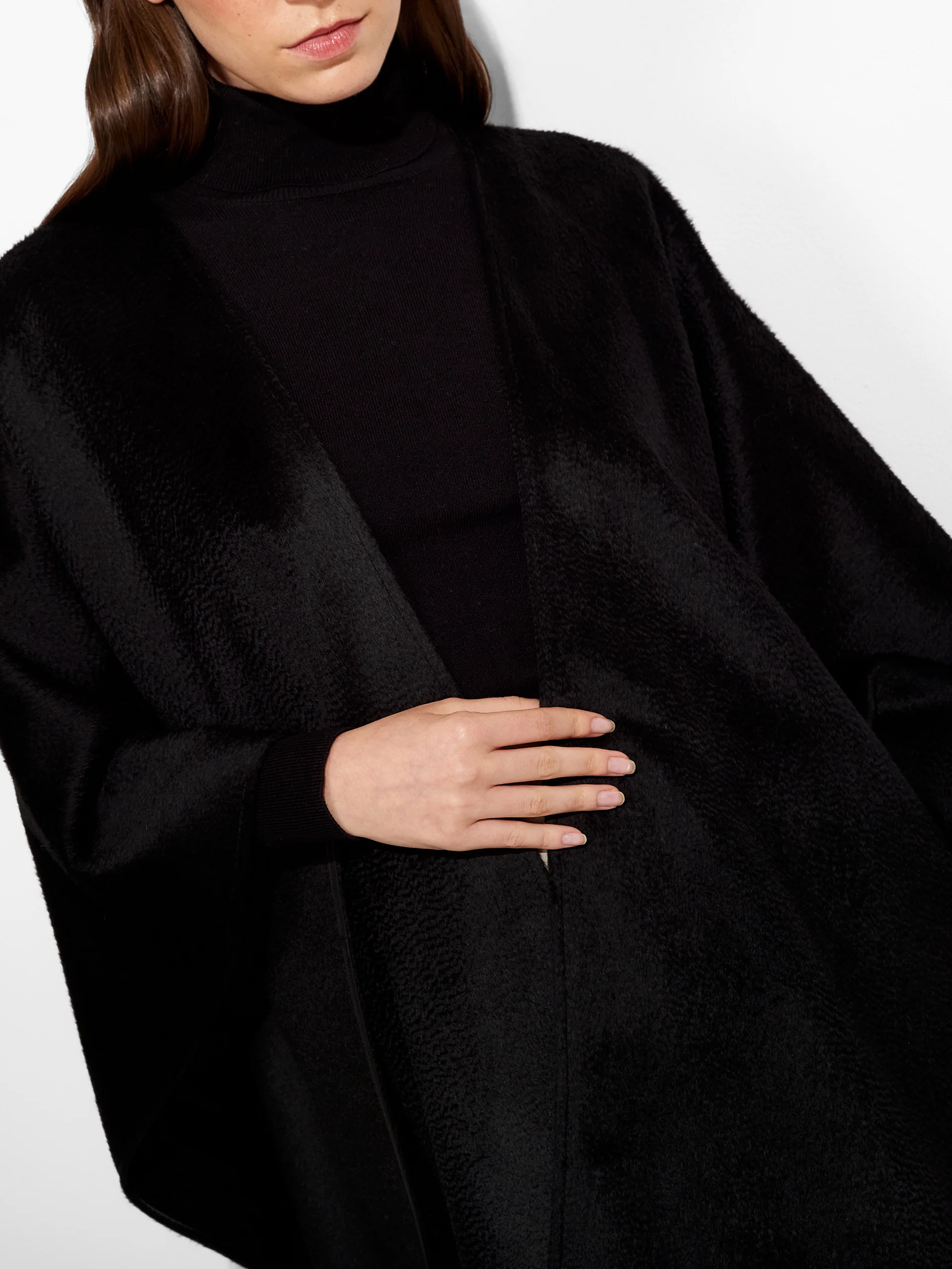 Zibelin Cape Baby Suri Alpaca Color Black - Image 5