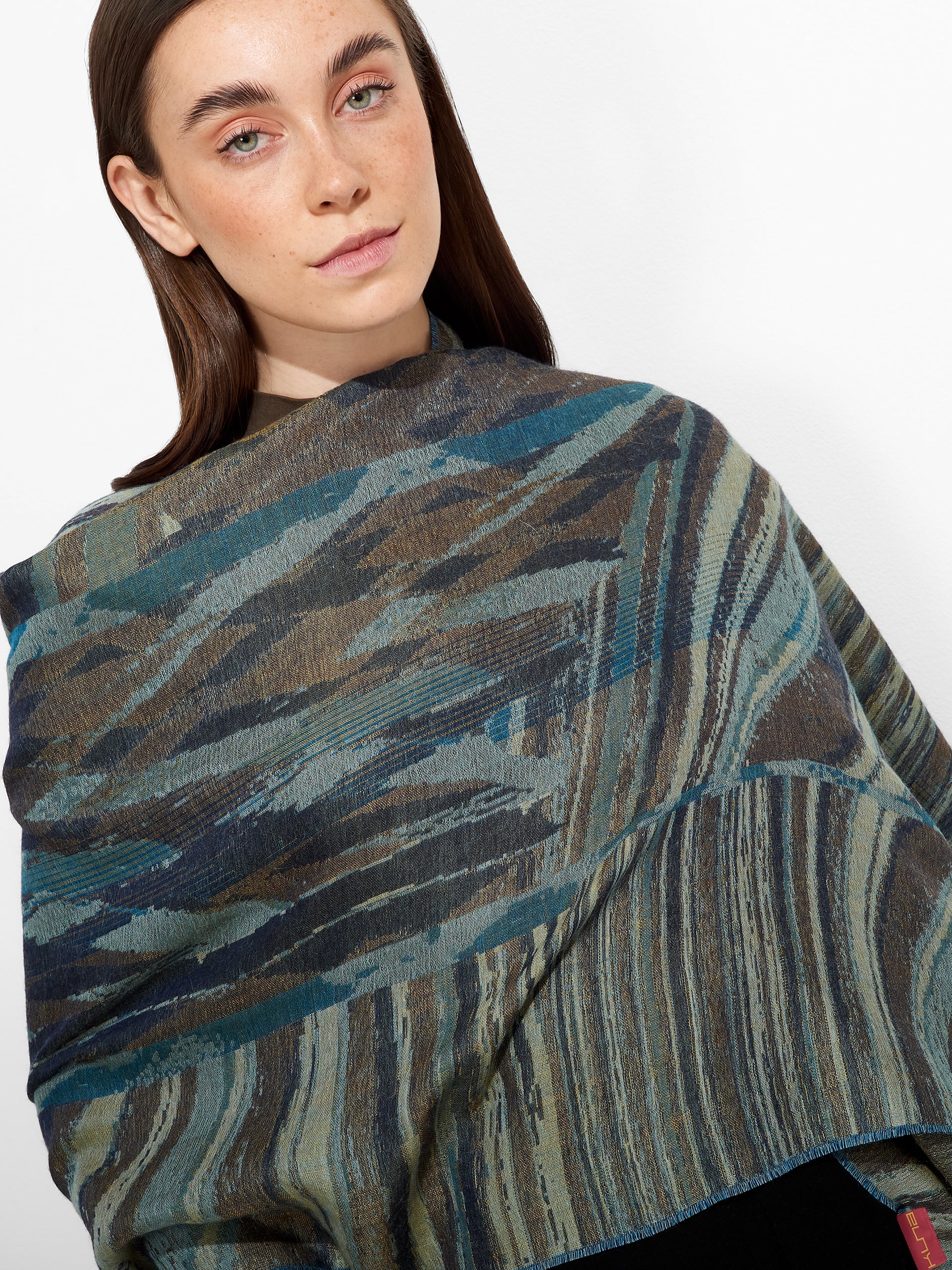 Zubi Shawl Baby Alpaca Color Turquoise - Image 3