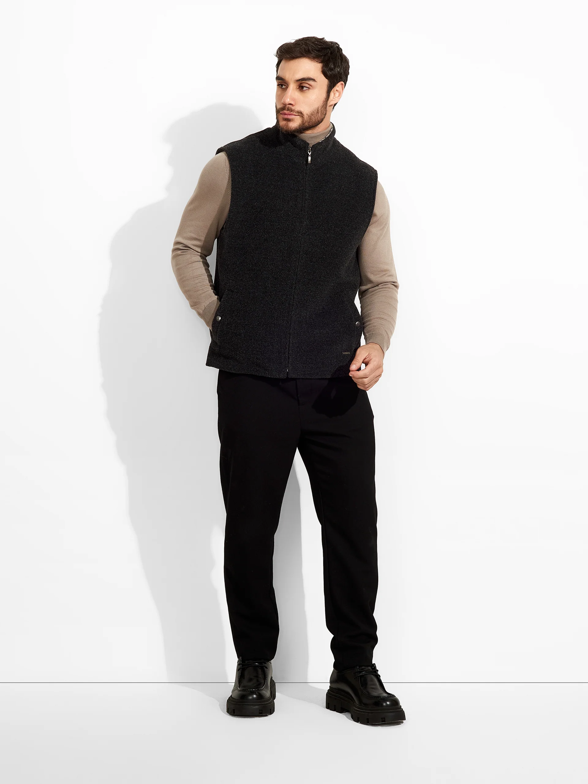 Zunkle Vest Wool Color Grey - Image 4